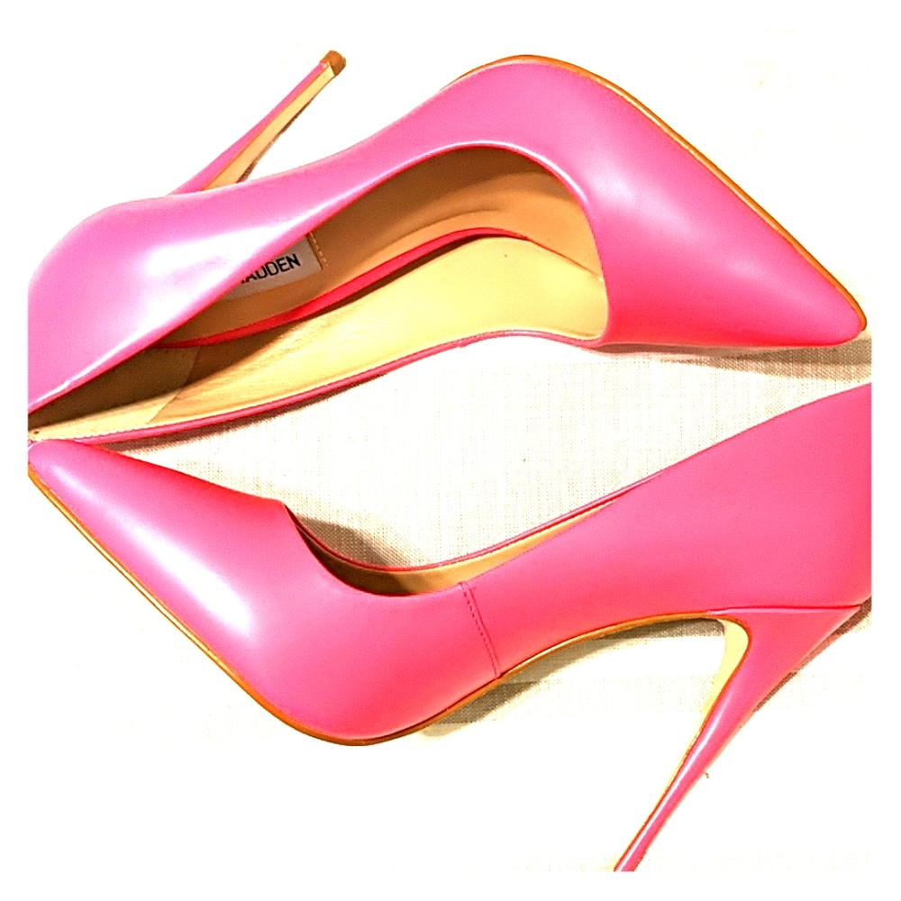 Hot Pink Steve Madden Pumps NWOT